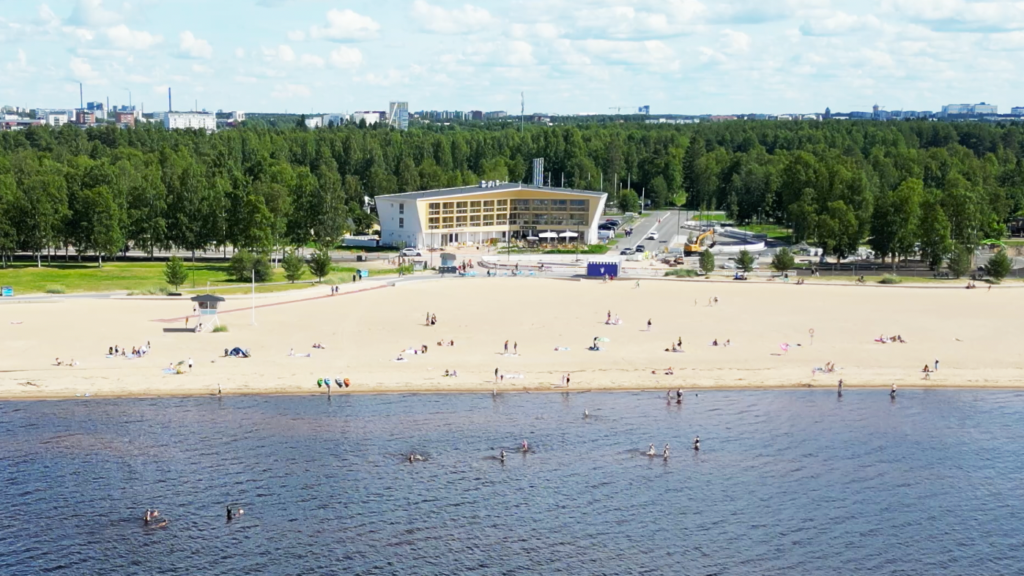 Nallikarin Aalto sijaitsee kuuluisan uimarannan vieressä