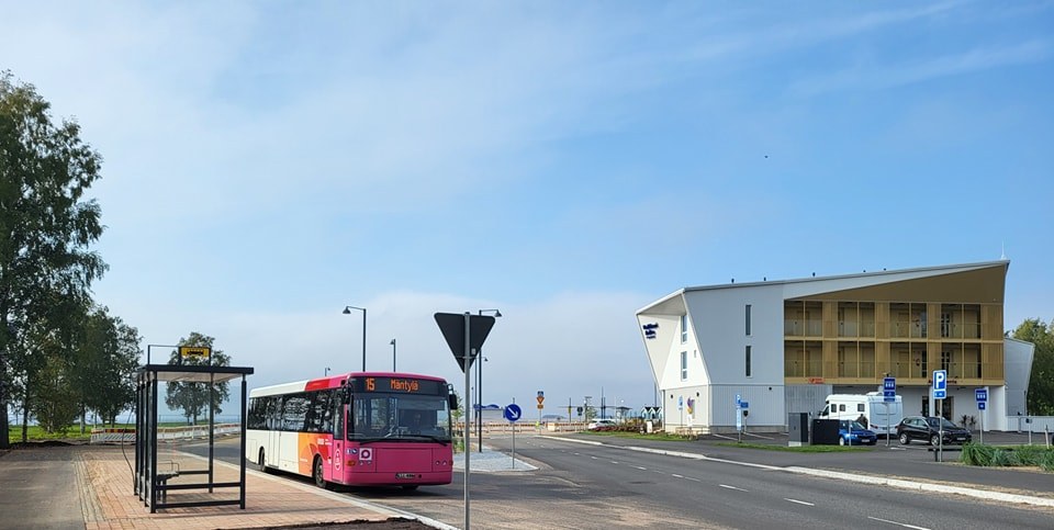 Bussi nro 15 kulkee keskustan ja Nallikarin väliä