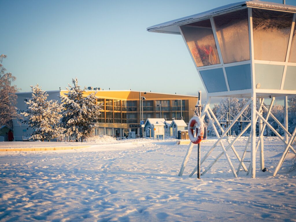 Nallikarin Aalto on Oulussa sijaitseva hotelli