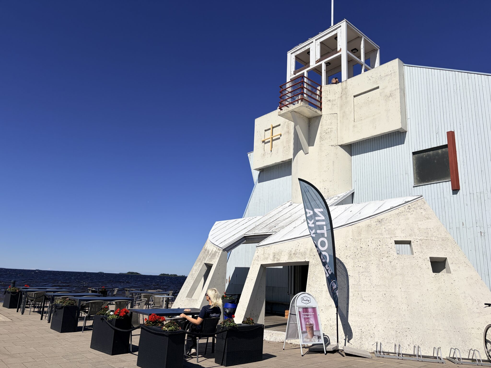 Ravintola Bootin majakka Nallikarissa on kiva kesäkahvila